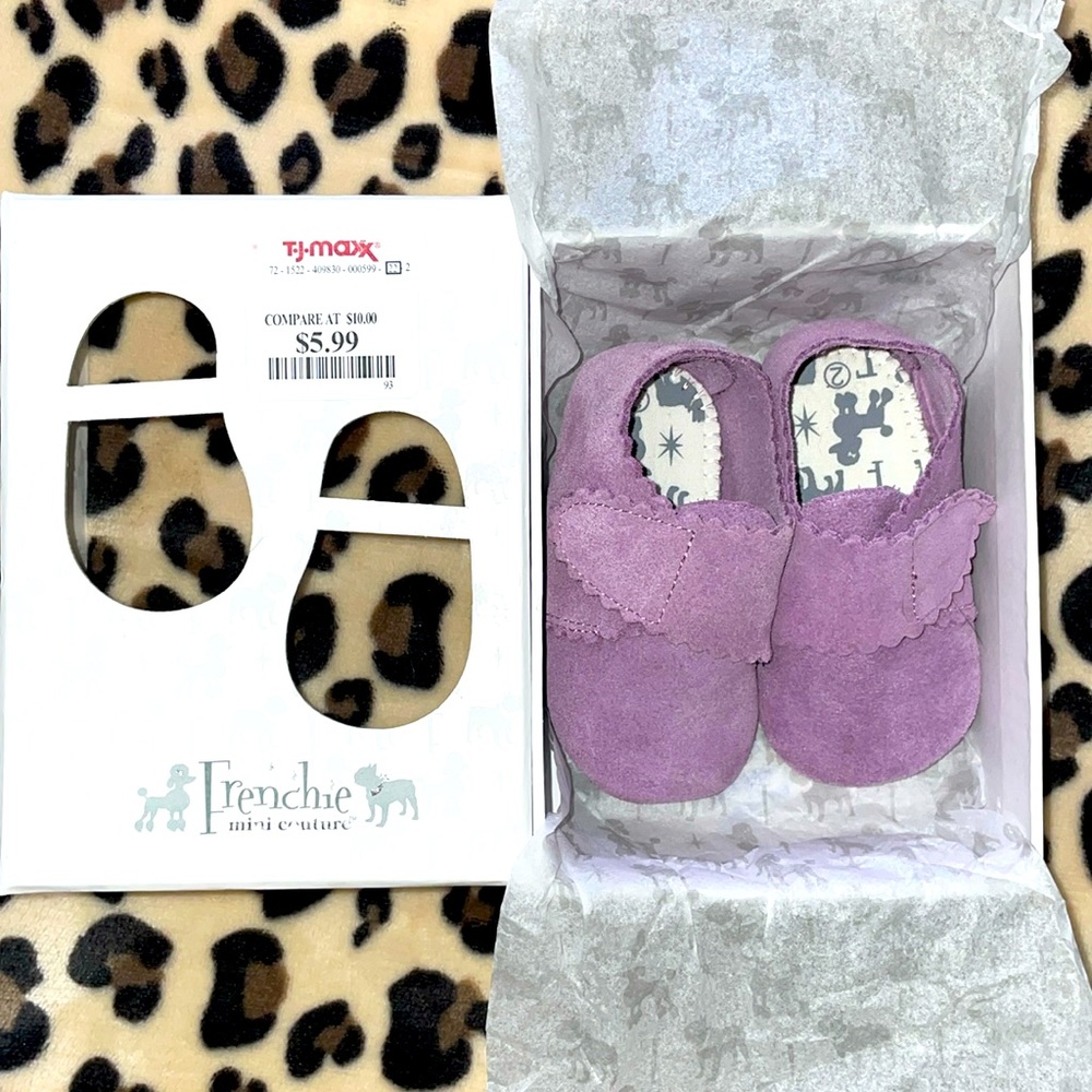 Frenchie Mini Couture™️ 
Baby booties
Purple
Size 2